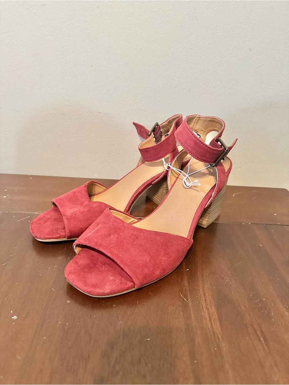 Universal Thread Women’s Suede Ankle-Strap Block Heel Sandals - Red Sz 10